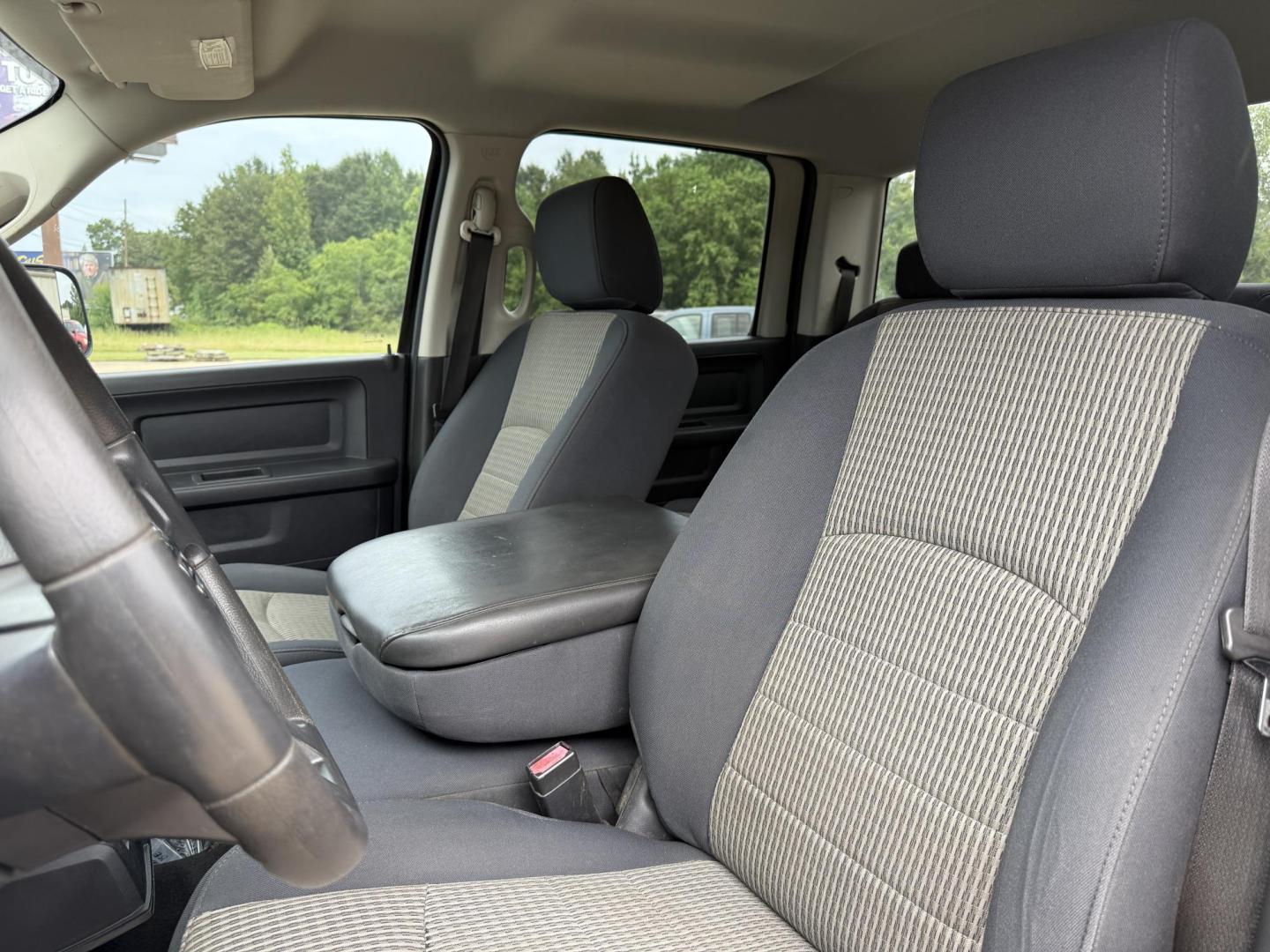 2009 Dodge Ram 1500 SLT Crew Cab 2WD (1D3HB13P69S) with an 4.7L V8 SOHC 16V FFV engine, 5-Speed Automatic transmission, located at 419 N 18th St., Monroe, LA, 71201, (318) 410-9250, 32.514370, -92.105133 - Photo#2