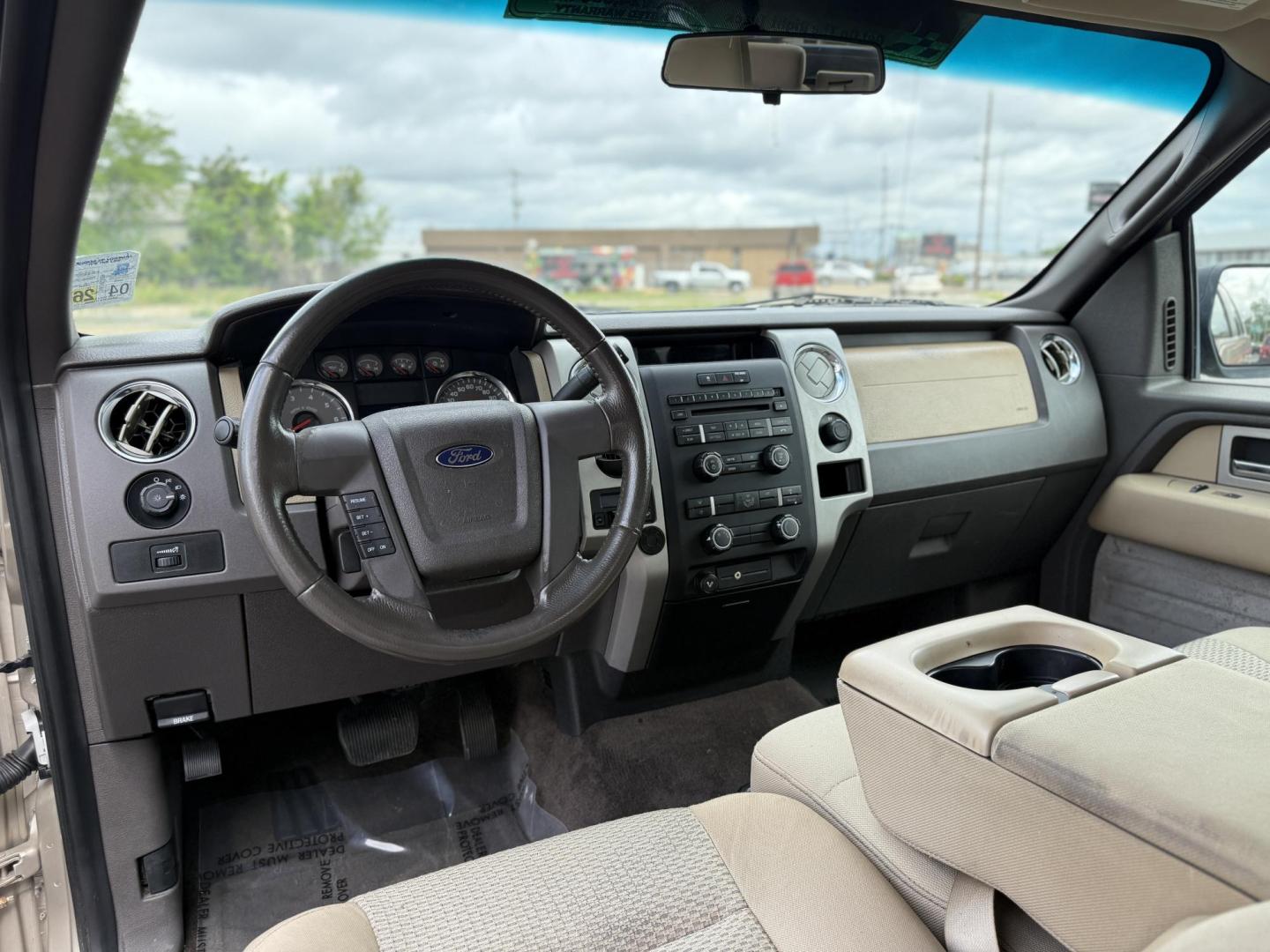 2009 Ford F-150 Lariat SuperCrew 5.5-ft. Bed 2WD (1FTPW12V59F) with an 5.4L V8 SOHC 24V FFV engine, 4-Speed Automatic Overdrive transmission, located at 419 N 18th St., Monroe, LA, 71201, (318) 410-9250, 32.514370, -92.105133 - Photo#2