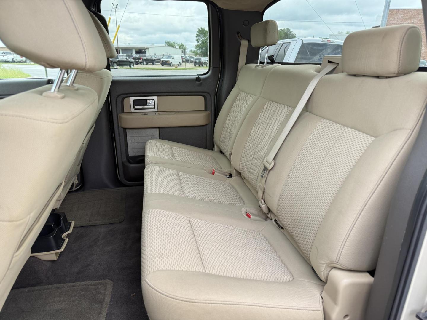 2009 Ford F-150 Lariat SuperCrew 5.5-ft. Bed 2WD (1FTPW12V59F) with an 5.4L V8 SOHC 24V FFV engine, 4-Speed Automatic Overdrive transmission, located at 419 N 18th St., Monroe, LA, 71201, (318) 410-9250, 32.514370, -92.105133 - Photo#4