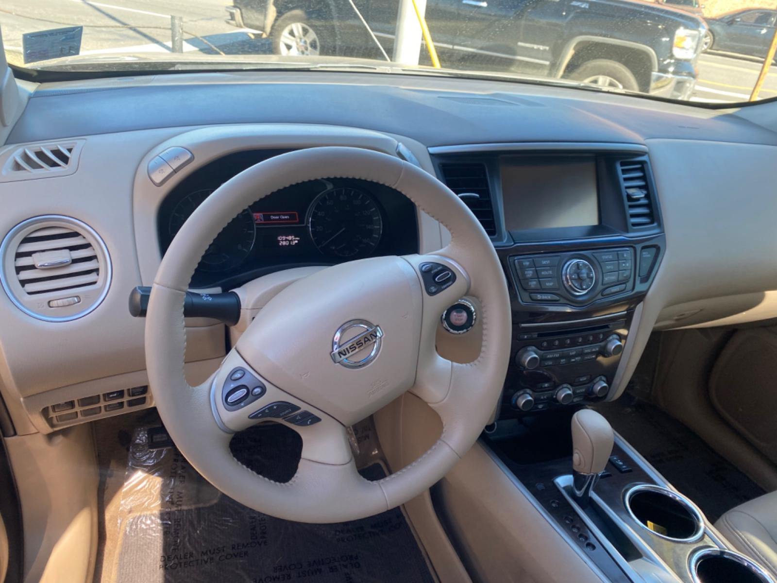 2014 Nissan Pathfinder S 2WD (5N1AR2MN8EC) with an 3.5L V6 DOHC 24V engine, Continuously Variable Transmission transmission, located at 419 N 18th St., Monroe, LA, 71201, (318) 410-9250, 32.514370, -92.105133 - Photo #1