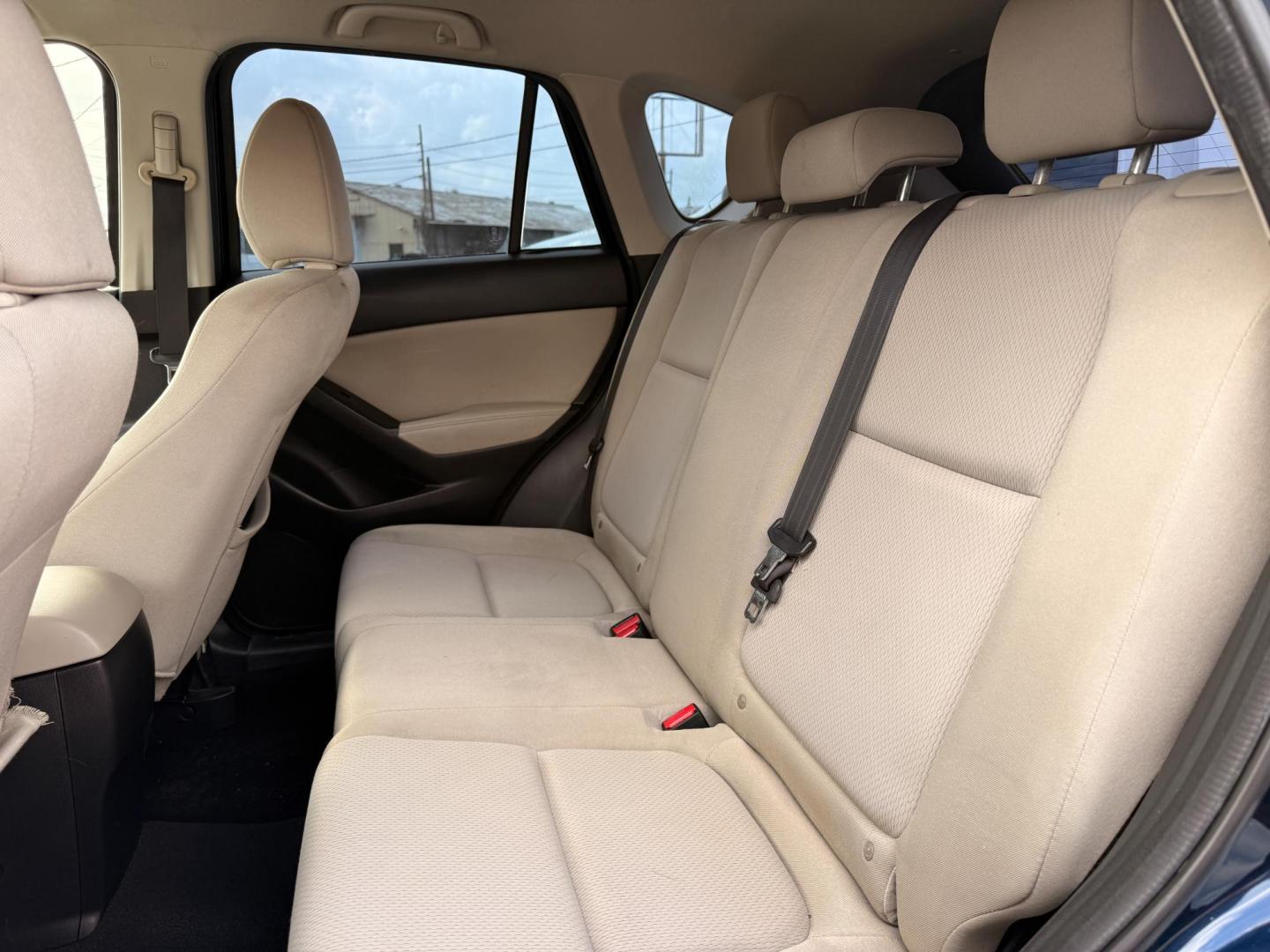 2015 Mazda CX-5 Sport AWD (JM3KE4BY0F0) with an 2.5L L4 DOHC 16V engine, 6-Speed Automatic transmission, located at 419 N 18th St., Monroe, LA, 71201, (318) 410-9250, 32.514370, -92.105133 - Photo#4