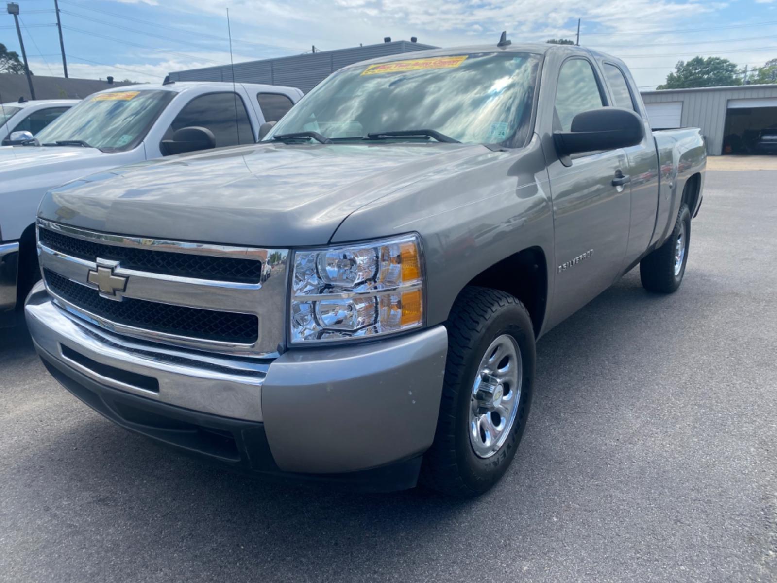2009 Chevrolet Silverado 1500 Work Truck Ext. Cab Long Box 2WD (1GCEC19C19Z) with an 4.8L V8 OHV 16V engine, 4-Speed Automatic transmission, located at 419 N 18th St., Monroe, LA, 71201, (318) 410-9250, 32.514370, -92.105133 - Photo #0