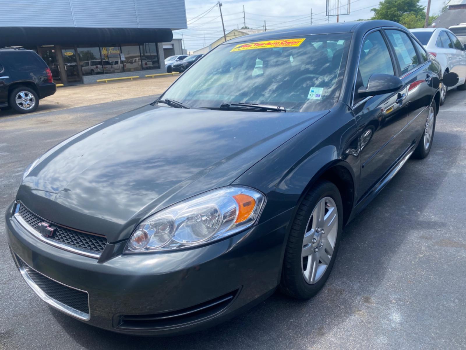 2015 Chevrolet Impala Limited LT (2G1WB5E36F1) with an 3.6L V6 DOHC 16V FFV engine, 6-Speed Automatic transmission, located at 419 N 18th St., Monroe, LA, 71201, (318) 410-9250, 32.514370, -92.105133 - Photo #0