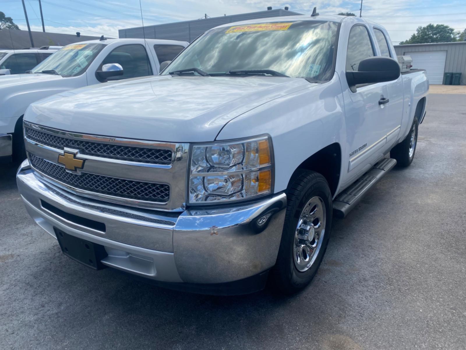 2012 Chevrolet Silverado 1500 LS Extended Cab 2WD (1GCRCREAXCZ) with an 4.8L V8 OHV 16V engine, 4-Speed Automatic transmission, located at 419 N 18th St., Monroe, LA, 71201, (318) 410-9250, 32.514370, -92.105133 - Photo #0