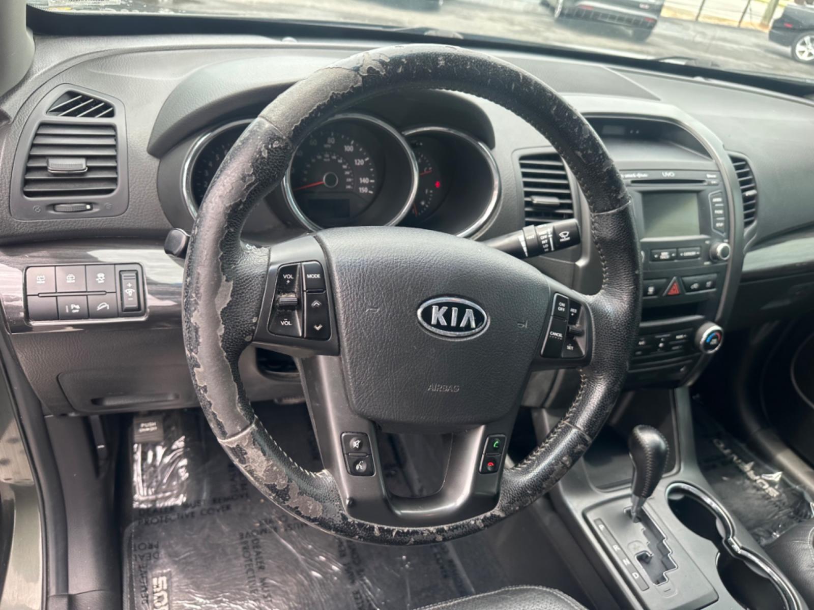 2012 Kia Sorento EX V6 2WD (5XYKU4A23CG) with an 3.5L V6 DOHC 24V engine, 6-Speed Automatic transmission, located at 419 N 18th St., Monroe, LA, 71201, (318) 410-9250, 32.514370, -92.105133 - Photo #2