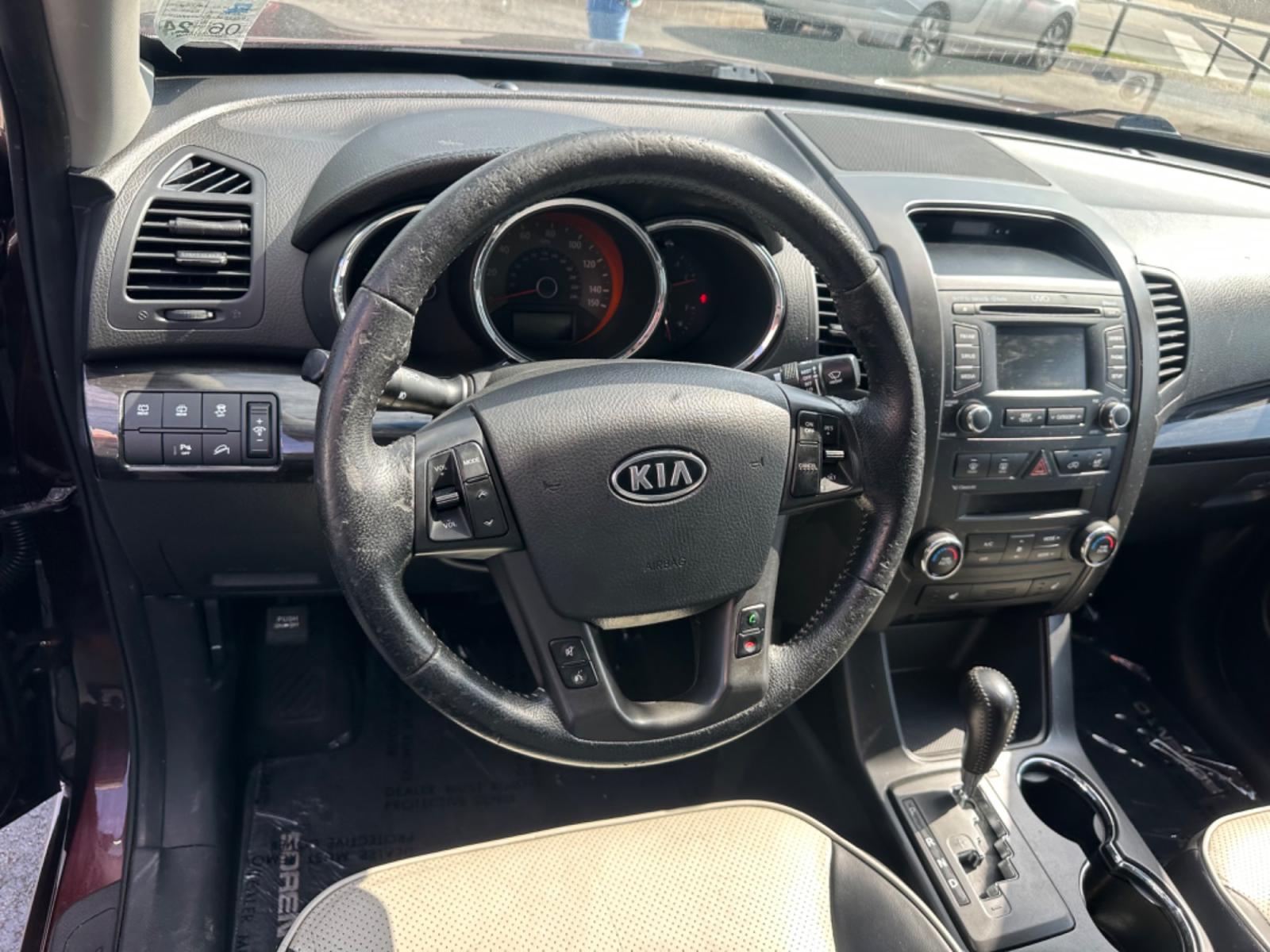 2013 Kia Sorento SX 2WD (5XYKW4A25DG) with an 3.5L V6 DOHC 24V engine, 6-Speed Automatic transmission, located at 419 N 18th St., Monroe, LA, 71201, (318) 410-9250, 32.514370, -92.105133 - Photo #2