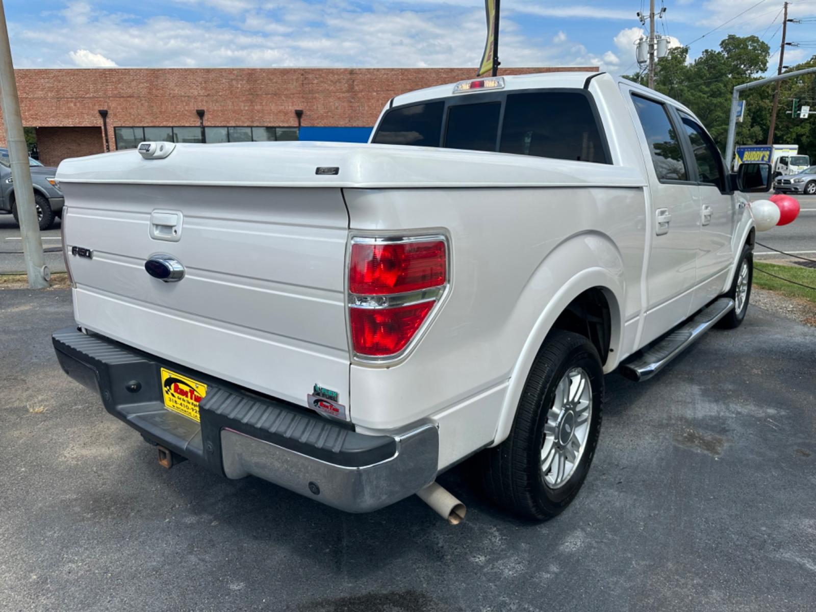 2010 Ford F-150 Lariat SuperCrew 5.5-ft. Bed 2WD (1FTFW1CV4AF) with an 5.4L V8 SOHC 24V FFV engine, 4-Speed Automatic transmission, located at 419 N 18th St., Monroe, LA, 71201, (318) 410-9250, 32.514370, -92.105133 - Photo #3