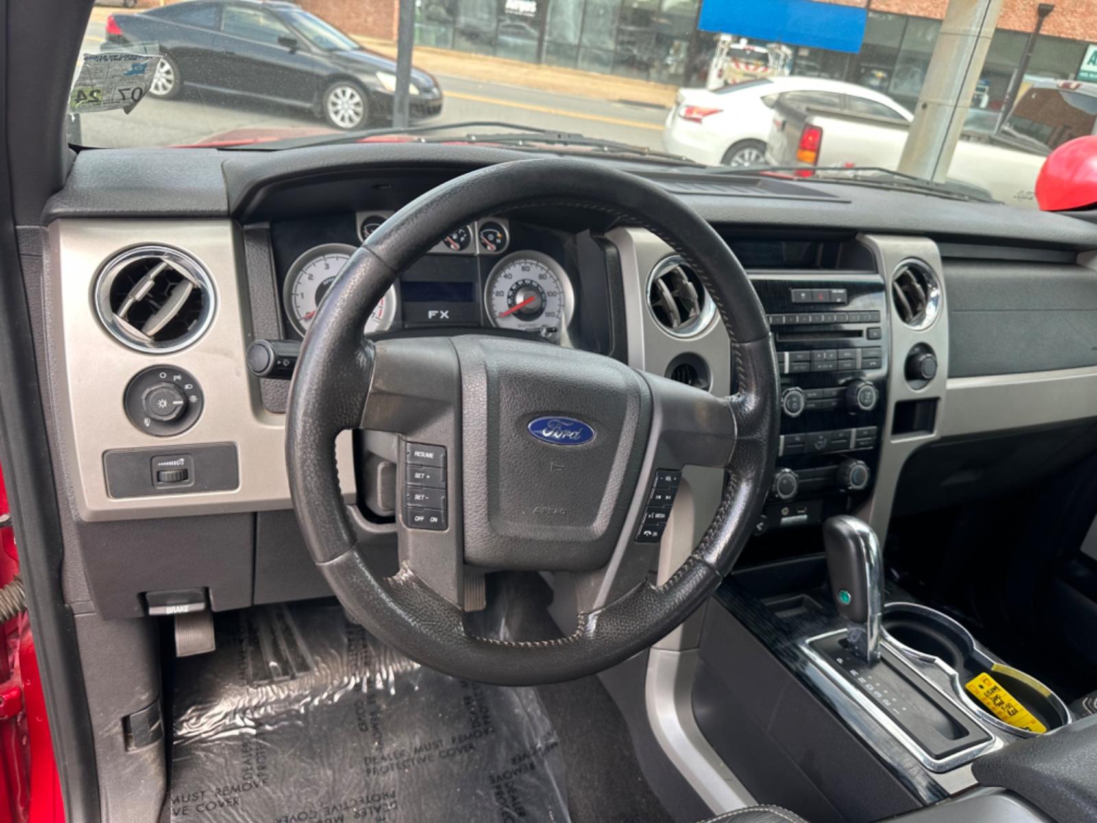 2010 Ford F-150 Lariat SuperCrew 5.5-ft. Bed 2WD (1FTEW1C89AK) with an 4.6L V8 SOHC 24V engine, 4-Speed Automatic transmission, located at 419 N 18th St., Monroe, LA, 71201, (318) 410-9250, 32.514370, -92.105133 - Photo #2