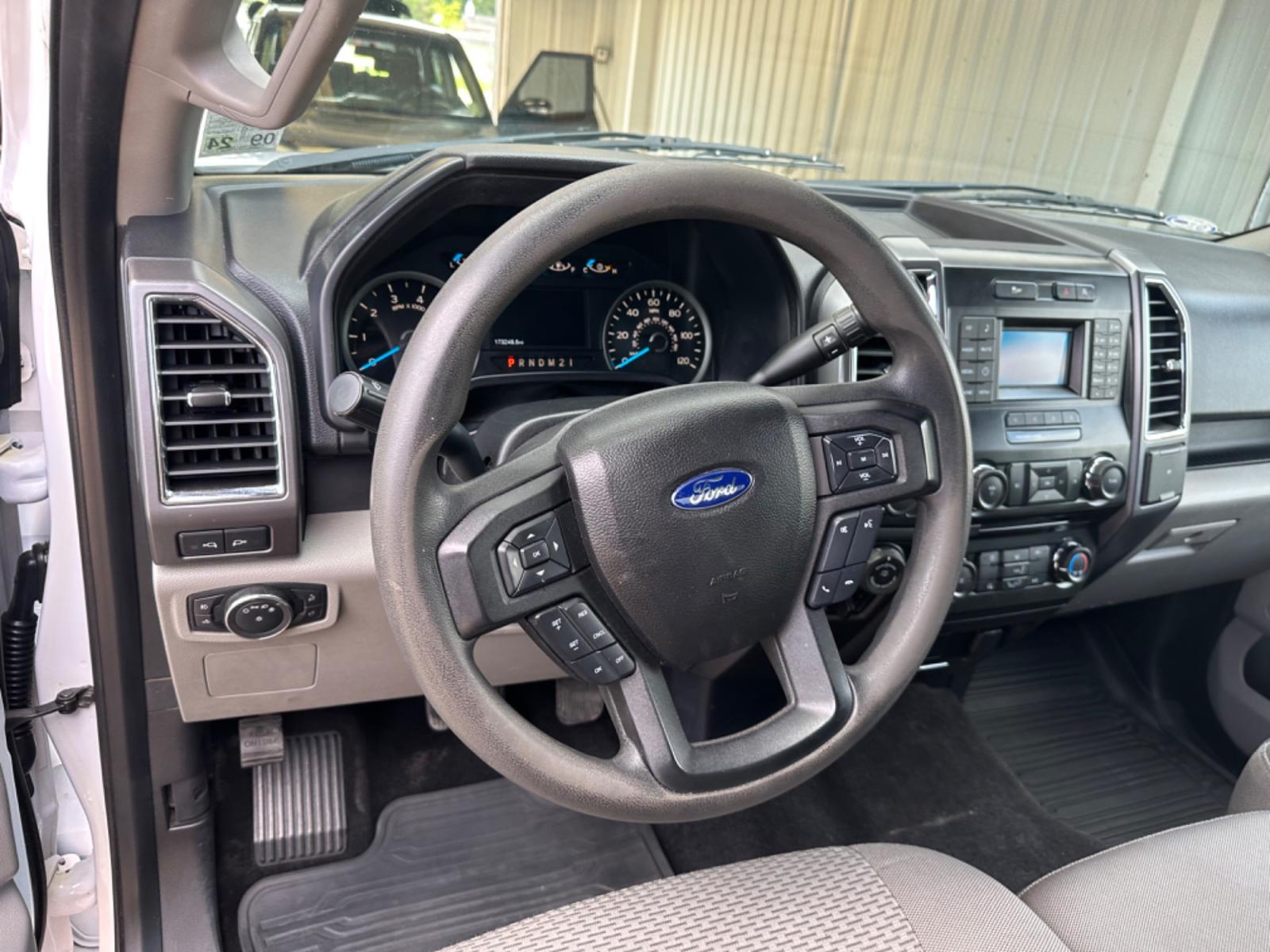 2016 Ford F-150 Lariat SuperCab 6.5-ft. 4WD (1FTEX1EP5GK) with an 2.7L V6 DOHC 24V engine, 6A transmission, located at 419 N 18th St., Monroe, LA, 71201, (318) 410-9250, 32.514370, -92.105133 - Photo #2