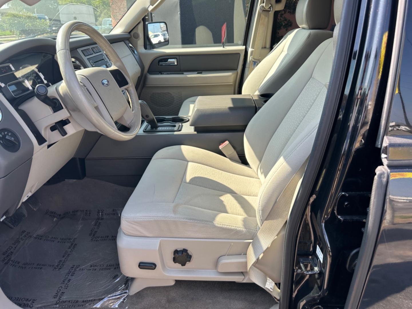 2012 Ford Expedition XL 2WD (1FMJU1F56CE) with an 5.4L V8 SOHC 16V FFV engine, 6-Speed Automatic transmission, located at 419 N 18th St., Monroe, LA, 71201, (318) 410-9250, 32.514370, -92.105133 - Photo#1