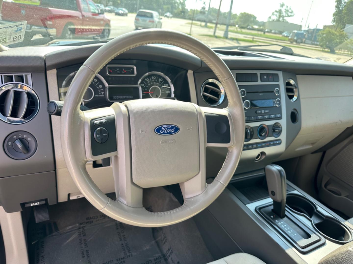 2012 Ford Expedition XL 2WD (1FMJU1F56CE) with an 5.4L V8 SOHC 16V FFV engine, 6-Speed Automatic transmission, located at 419 N 18th St., Monroe, LA, 71201, (318) 410-9250, 32.514370, -92.105133 - Photo#2