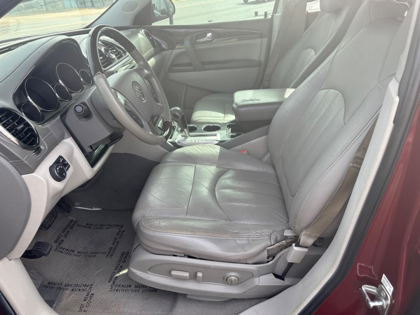 2015 Buick Enclave Convenience FWD (5GAKRAKD2FJ) with an 3.6L V6 DOHC 24V engine, 6-Speed Automatic Overdrive transmission, located at 419 N 18th St., Monroe, LA, 71201, (318) 410-9250, 32.514370, -92.105133 - Photo#1