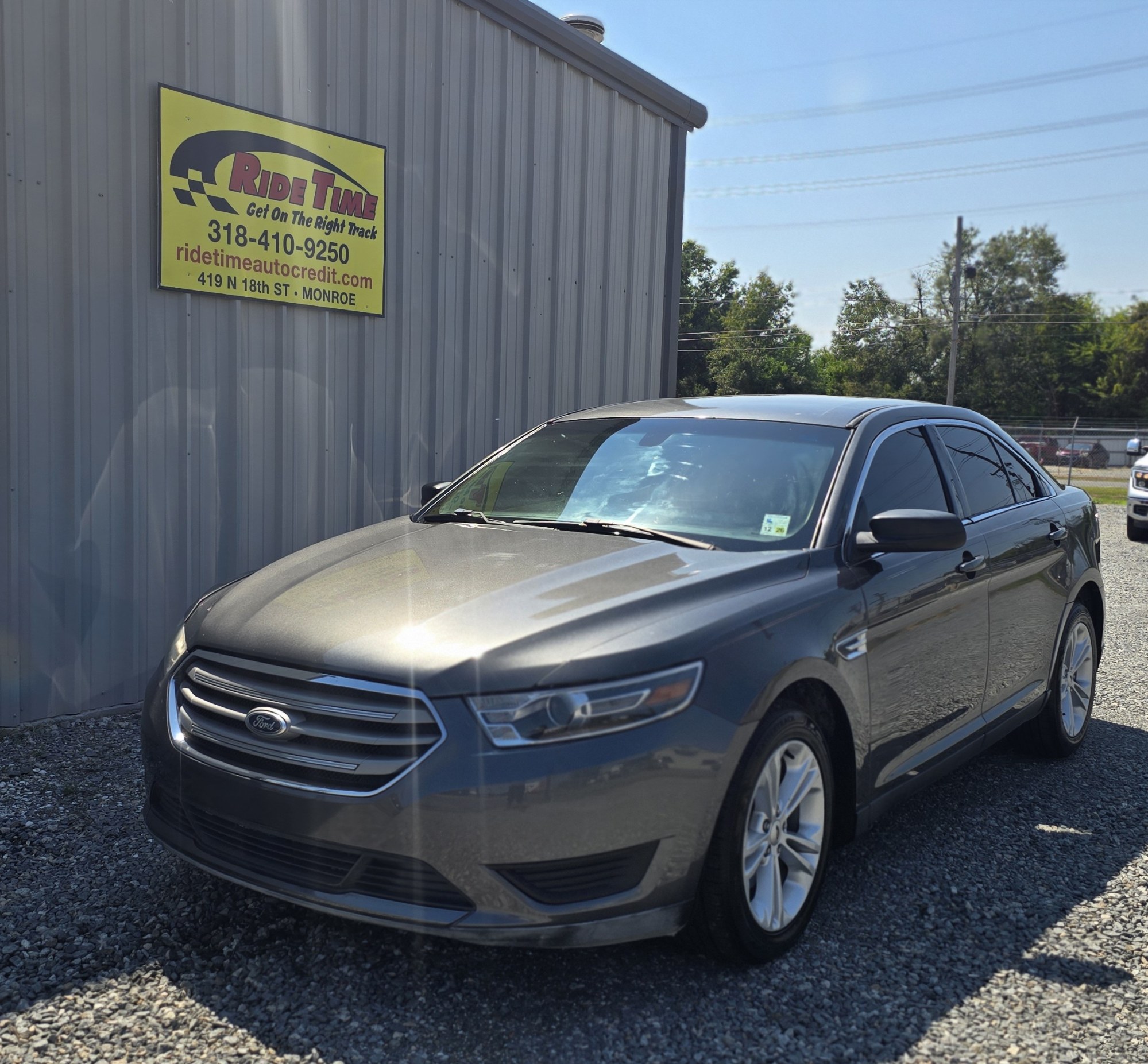 photo of 2015 Ford Taurus SE FWD