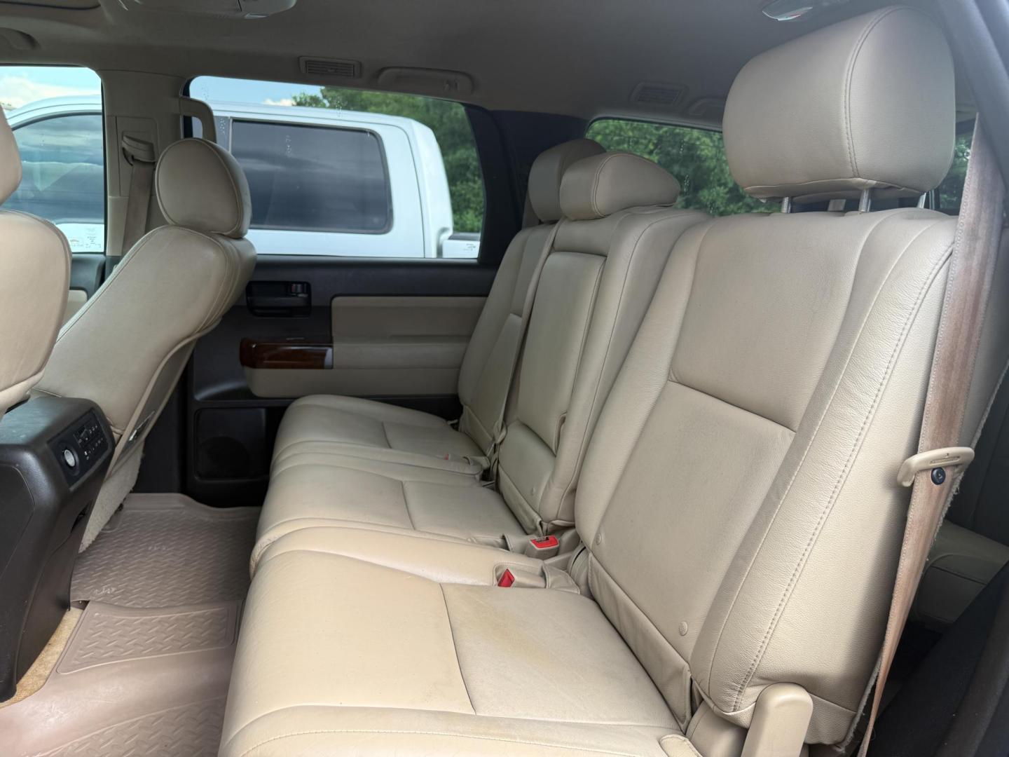 2010 Toyota Sequoia (5TDZM5G11AS) , located at 419 N 18th St., Monroe, LA, 71201, (318) 410-9250, 32.514370, -92.105133 - Photo#4