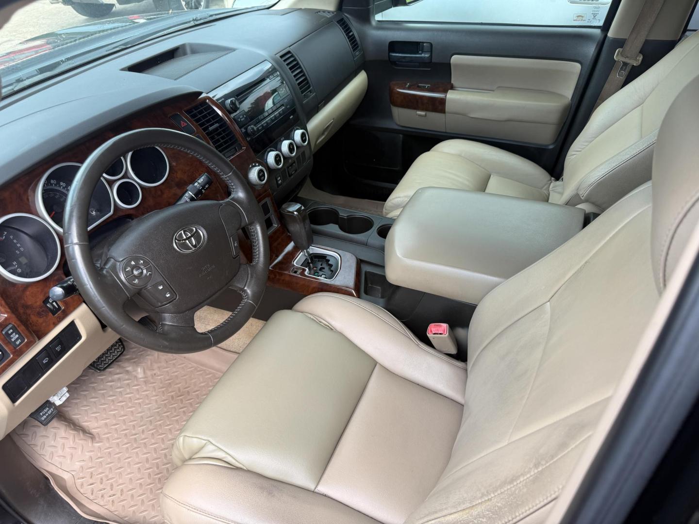 2010 Toyota Sequoia (5TDZM5G11AS) , located at 419 N 18th St., Monroe, LA, 71201, (318) 410-9250, 32.514370, -92.105133 - Photo#3
