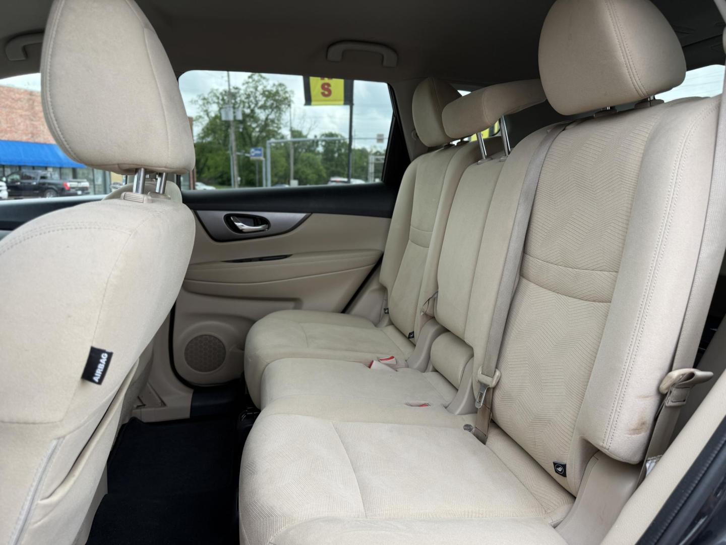 2016 Nissan Rogue SV AWD (KNMAT2MV8GP) with an 2.5L L4 DOHC 16V engine, CVT transmission, located at 419 N 18th St., Monroe, LA, 71201, (318) 410-9250, 32.514370, -92.105133 - Photo#4