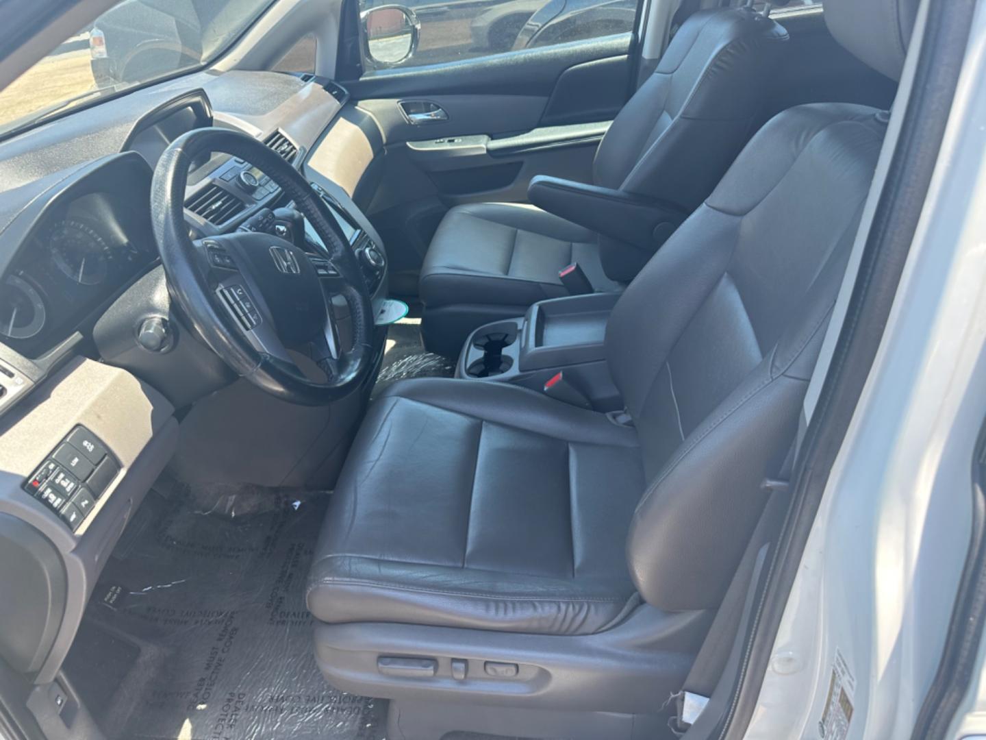 2015 Honda Odyssey Touring (5FNRL5H96FB) with an 3.5L V6 SOHC 24V engine, 6-Speed Automatic transmission, located at 419 N 18th St., Monroe, LA, 71201, (318) 410-9250, 32.514370, -92.105133 - Photo#1