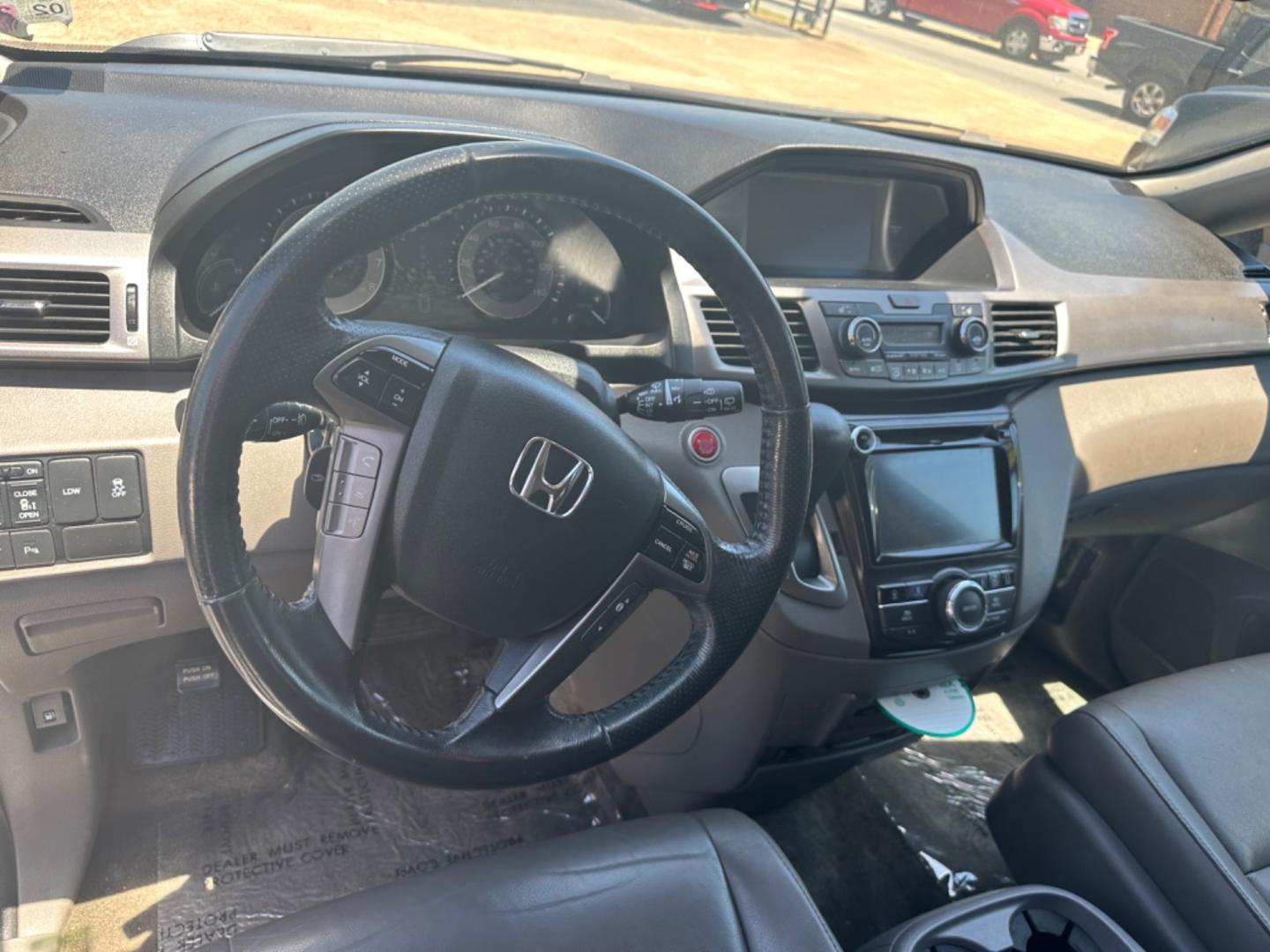 2015 Honda Odyssey Touring (5FNRL5H96FB) with an 3.5L V6 SOHC 24V engine, 6-Speed Automatic transmission, located at 419 N 18th St., Monroe, LA, 71201, (318) 410-9250, 32.514370, -92.105133 - Photo#2