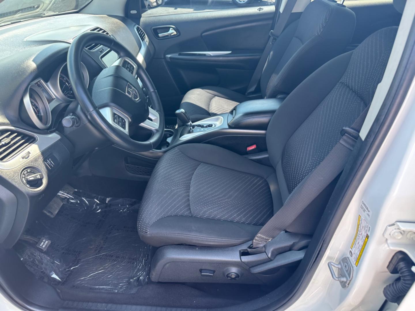 2015 Dodge Journey SXT with an 3.6L V6 DOHC 24V engine, 6-Speed Automatic transmission, located at 419 N 18th St., Monroe, LA, 71201, (318) 410-9250, 32.514370, -92.105133 - Photo#1