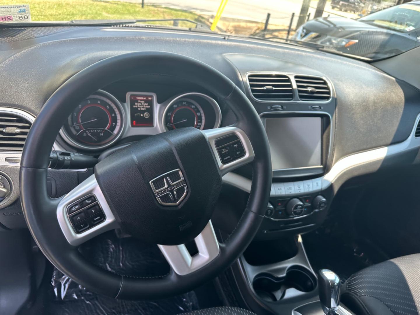 2015 Dodge Journey SXT with an 3.6L V6 DOHC 24V engine, 6-Speed Automatic transmission, located at 419 N 18th St., Monroe, LA, 71201, (318) 410-9250, 32.514370, -92.105133 - Photo#2