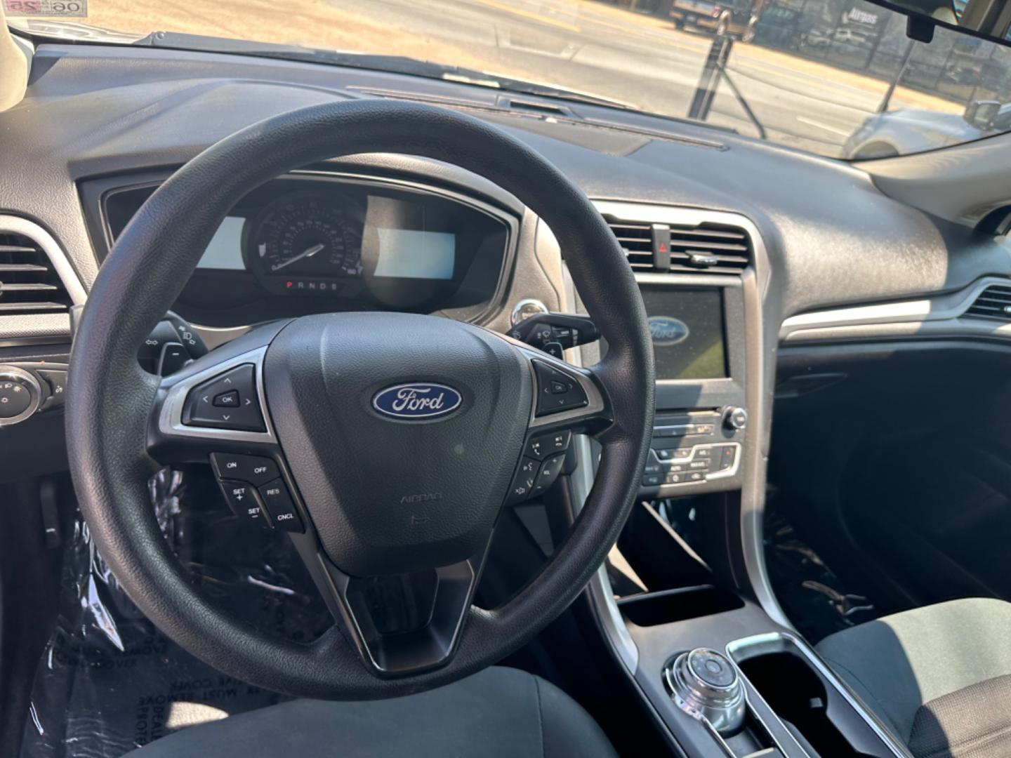 2018 Ford Fusion SE with an 1.5L L4 DOHC 16V engine, 6A transmission, located at 419 N 18th St., Monroe, LA, 71201, (318) 410-9250, 32.514370, -92.105133 - Photo#1