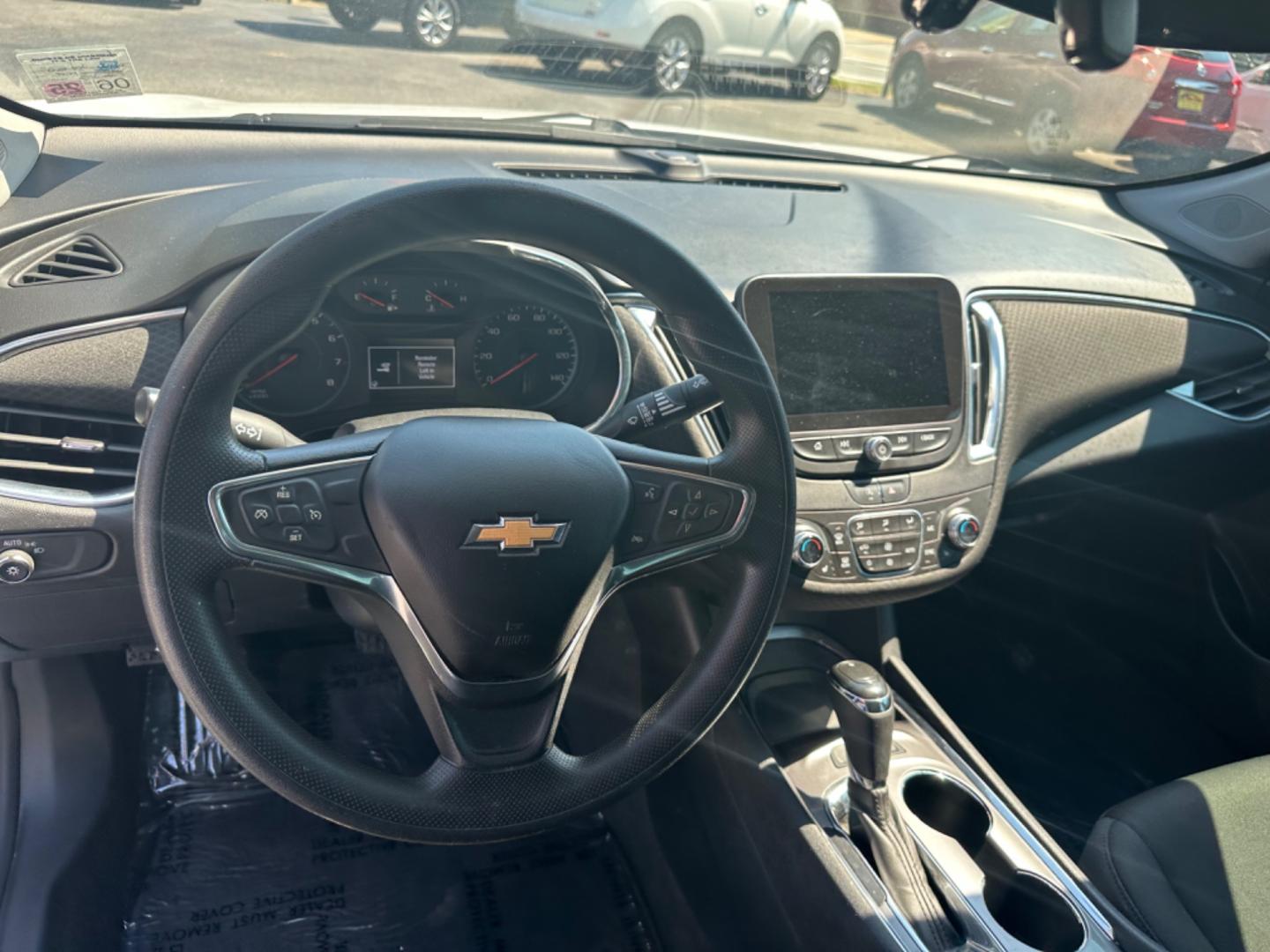 2020 Chevrolet Malibu LT (1G1ZD5ST1LF) with an 1.5L L4 DOHC 16V engine, 6A transmission, located at 419 N 18th St., Monroe, LA, 71201, (318) 410-9250, 32.514370, -92.105133 - Photo#2