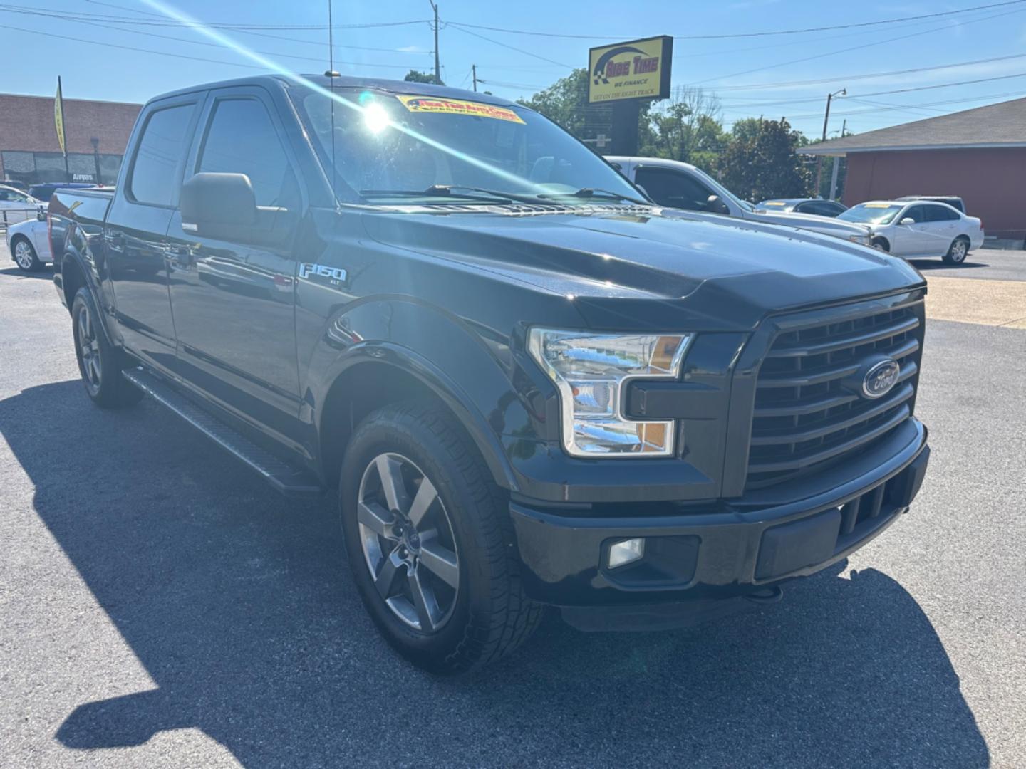 2015 Ford F-150 XLT SuperCrew 6.5-ft. Bed 4WD (1FTEW1EF0FK) with an 5.0L V8 engine, 6-Speed Automatic transmission, located at 419 N 18th St., Monroe, LA, 71201, (318) 410-9250, 32.514370, -92.105133 - Photo#0