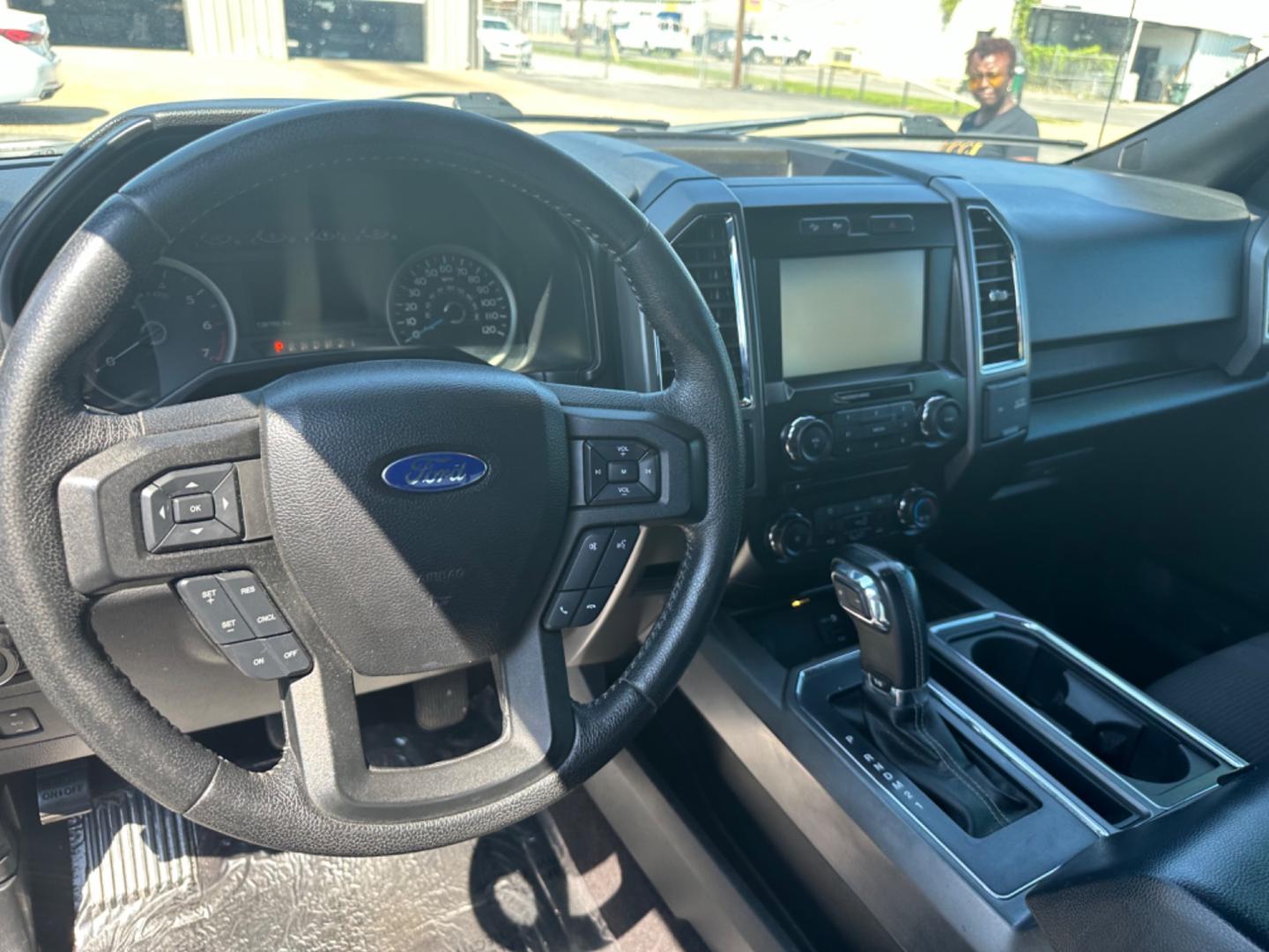 2015 Ford F-150 XLT SuperCrew 6.5-ft. Bed 4WD (1FTEW1EF0FK) with an 5.0L V8 engine, 6-Speed Automatic transmission, located at 419 N 18th St., Monroe, LA, 71201, (318) 410-9250, 32.514370, -92.105133 - Photo#2