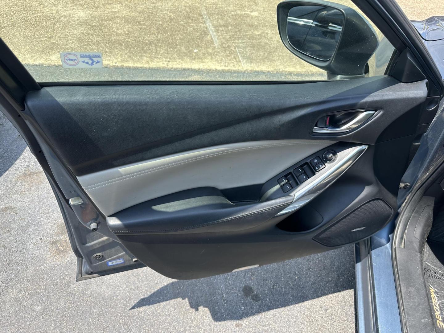2015 Mazda Mazda6 i Touring (JM1GJ1V57F1) with an 2.5L L4 DOHC 16V engine, 6-Speed Automatic transmission, located at 419 N 18th St., Monroe, LA, 71201, (318) 410-9250, 32.514370, -92.105133 - Photo#2