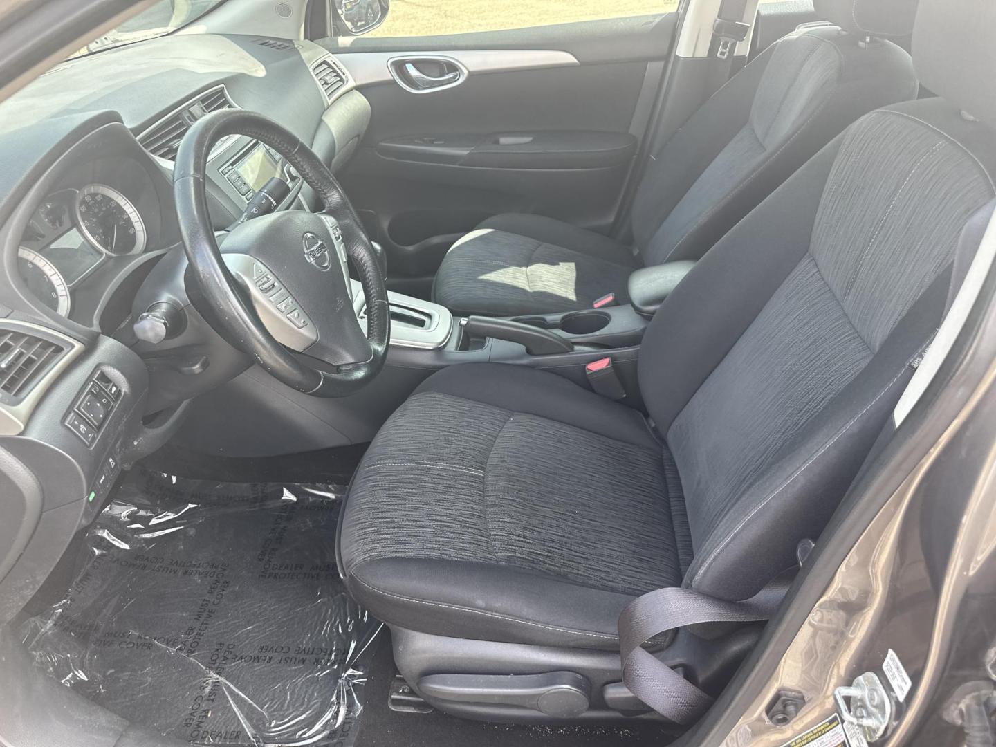 2015 Nissan Sentra S 6MT (3N1AB7APXFY) with an 1.8L L4 SFI DOHC 16V engine, 6-Speed Manual transmission, located at 419 N 18th St., Monroe, LA, 71201, (318) 410-9250, 32.514370, -92.105133 - Photo#2