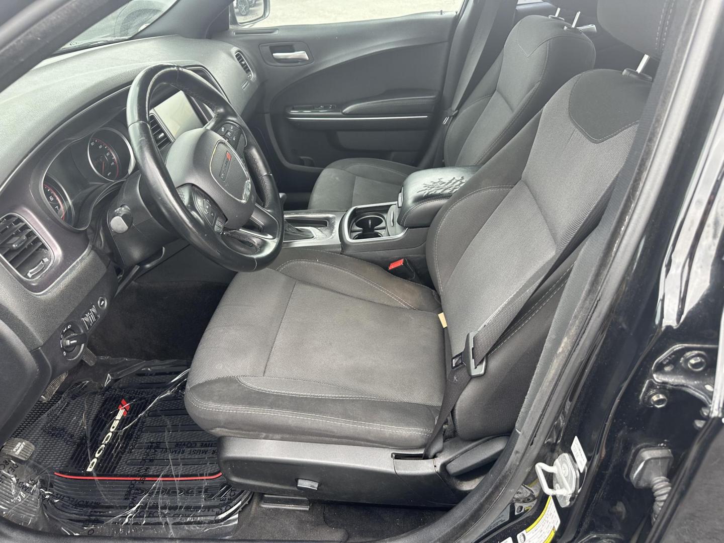 2016 Dodge Charger SE (2C3CDXBG5GH) with an 3.6L V6 DOHC 24V engine, 8A transmission, located at 419 N 18th St., Monroe, LA, 71201, (318) 410-9250, 32.514370, -92.105133 - Photo#2
