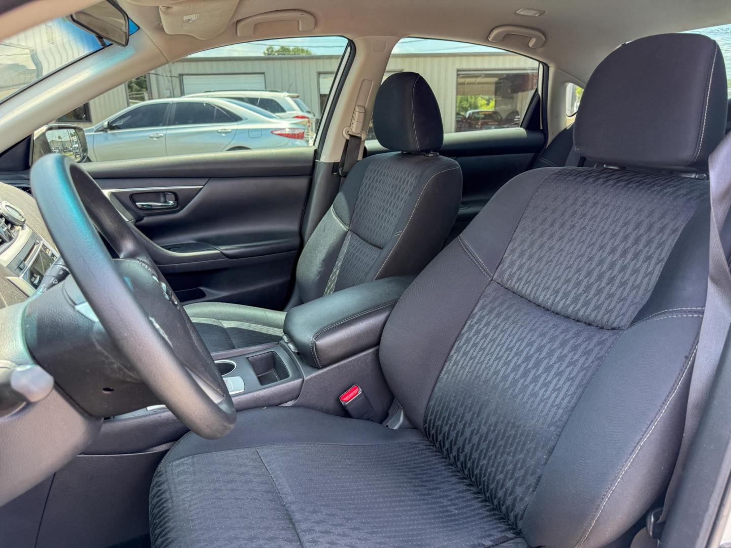 2017 Nissan Altima 2.5 S (1N4AL3AP1HC) with an 2.5L L4 DOHC 16V engine, CVT transmission, located at 419 N 18th St., Monroe, LA, 71201, (318) 410-9250, 32.514370, -92.105133 - Photo#2