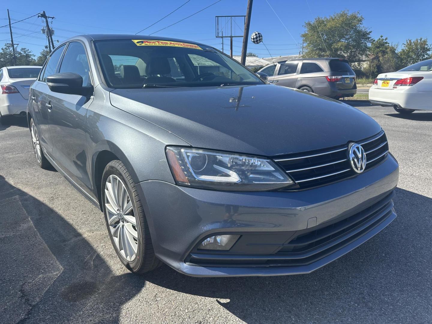 2016 Volkswagen Jetta SEL 6A (3VWL07AJ5GM) with an 1.8L L4 DOHC 20V engine, 6A transmission, located at 419 N 18th St., Monroe, LA, 71201, (318) 410-9250, 32.514370, -92.105133 - Photo#0