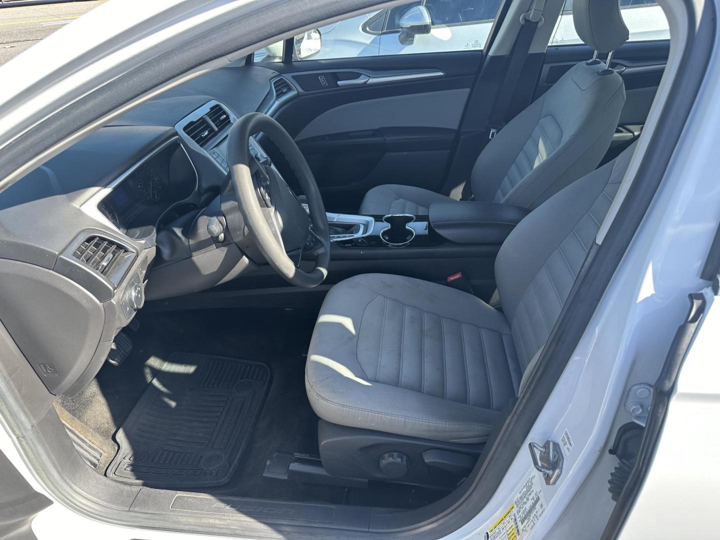 2015 Ford Fusion S (1FA6P0G73F5) with an 2.5L L4 DOHC 16V engine, located at 419 N 18th St., Monroe, LA, 71201, (318) 410-9250, 32.514370, -92.105133 - Photo#2