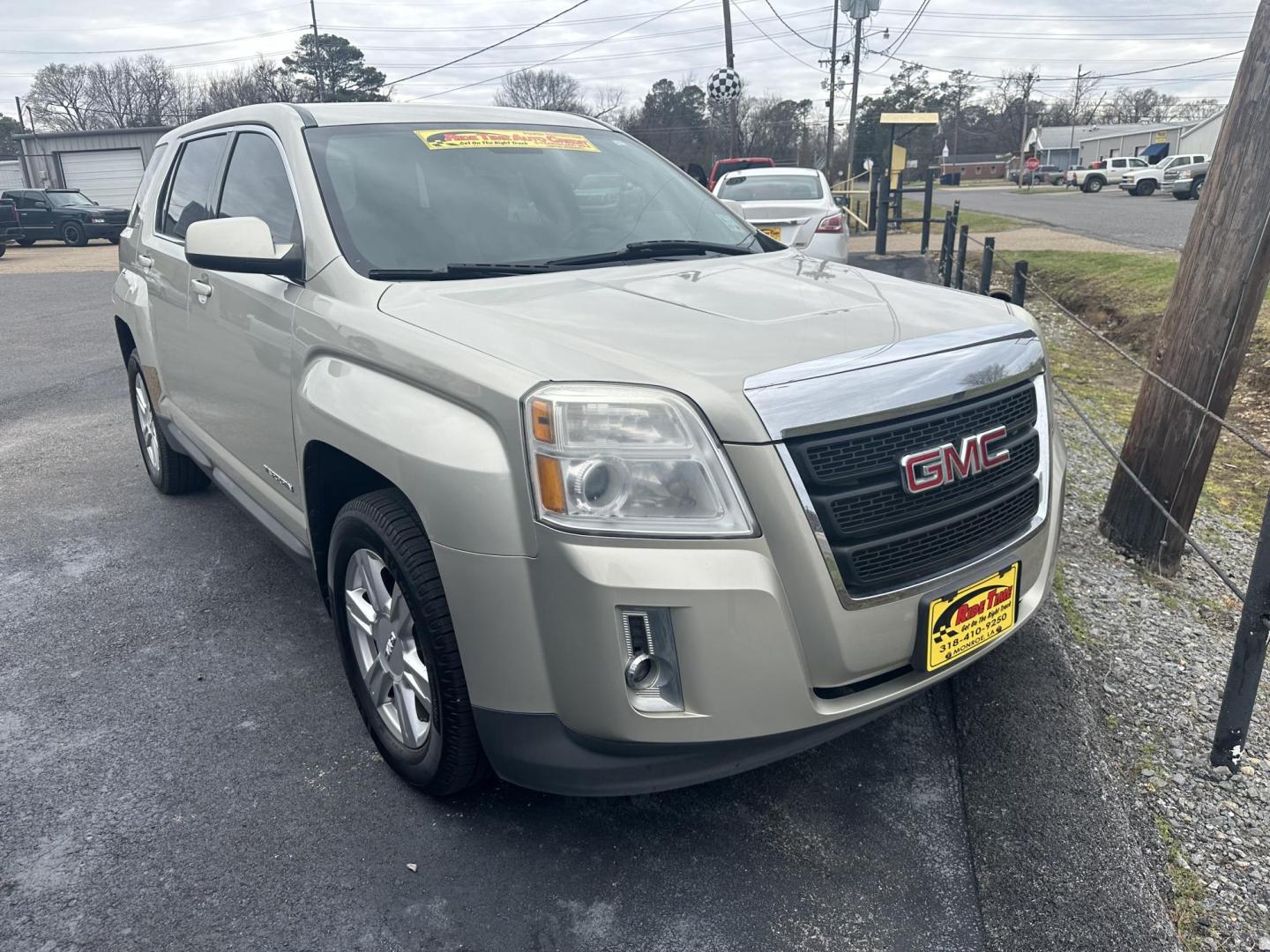2014 GMC Terrain SLE1 FWD (2GKALMEK4E6) with an 2.4L L4 DOHC 16V FFV engine, 6-Speed Automatic transmission, located at 419 N 18th St., Monroe, LA, 71201, (318) 410-9250, 32.514370, -92.105133 - Photo#0