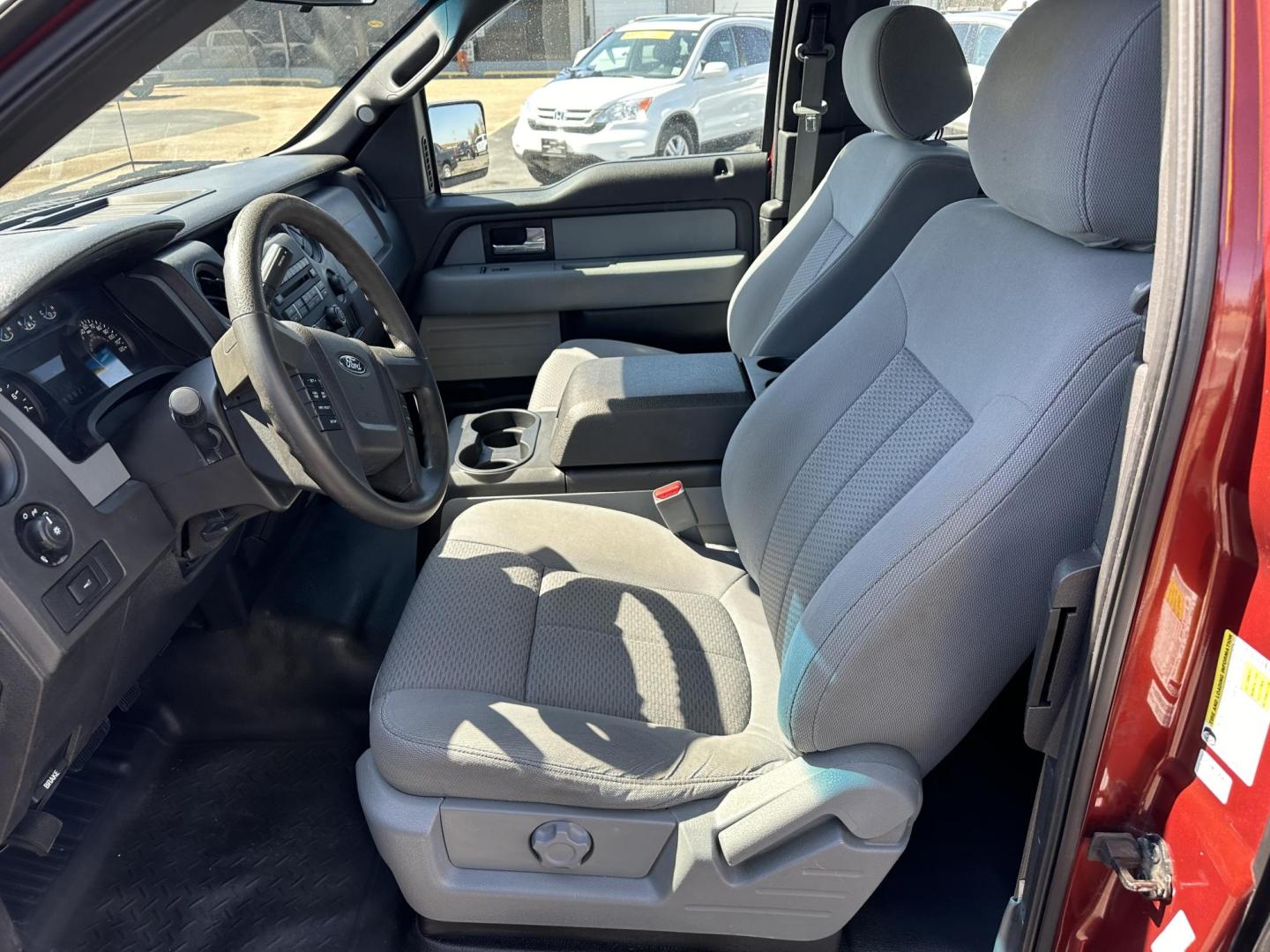2014 Ford F-150 FX2 SuperCab 6.5-ft. Bed 2WD (1FTFX1CF3EK) with an 5.0L V8 engine, 6-Speed Automatic transmission, located at 419 N 18th St., Monroe, LA, 71201, (318) 410-9250, 32.514370, -92.105133 - Photo#2