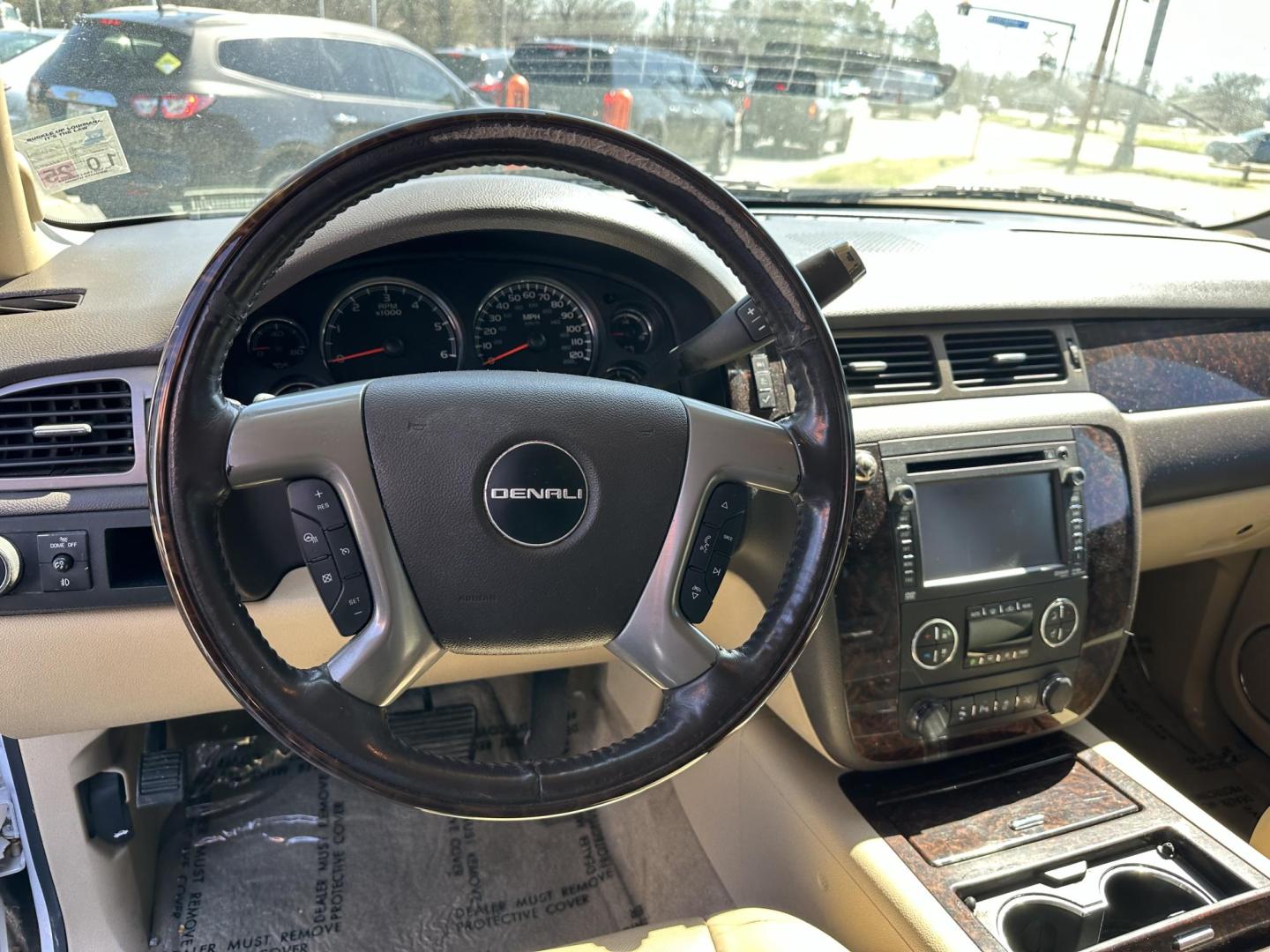 2012 GMC Yukon Denali 2WD (1GKS1EEF9CR) with an 6.2L V8 OHV 16V engine, 6-Speed Automatic transmission, located at 419 N 18th St., Monroe, LA, 71201, (318) 410-9250, 32.514370, -92.105133 - Photo#1