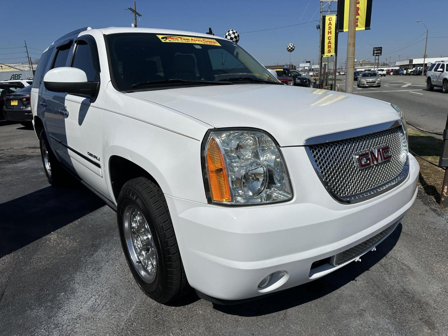 2012 GMC Yukon Denali 2WD (1GKS1EEF9CR) with an 6.2L V8 OHV 16V engine, 6-Speed Automatic transmission, located at 419 N 18th St., Monroe, LA, 71201, (318) 410-9250, 32.514370, -92.105133 - Photo#0