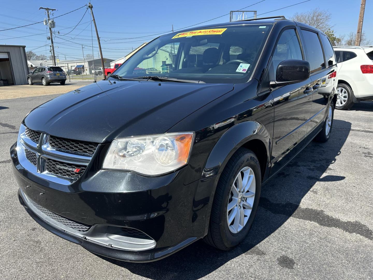 2015 Dodge Grand Caravan SXT (2C4RDGCG2FR) with an 3.6L V6 DOHC 24V engine, 6-Speed Automatic transmission, located at 419 N 18th St., Monroe, LA, 71201, (318) 410-9250, 32.514370, -92.105133 - Photo#0