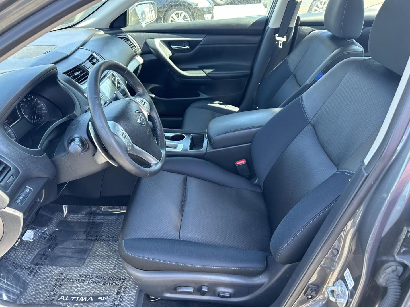 2017 Nissan Altima 2.5 S (1N4AL3AP3HN) with an 2.5L L4 DOHC 16V engine, CVT transmission, located at 419 N 18th St., Monroe, LA, 71201, (318) 410-9250, 32.514370, -92.105133 - Photo#2