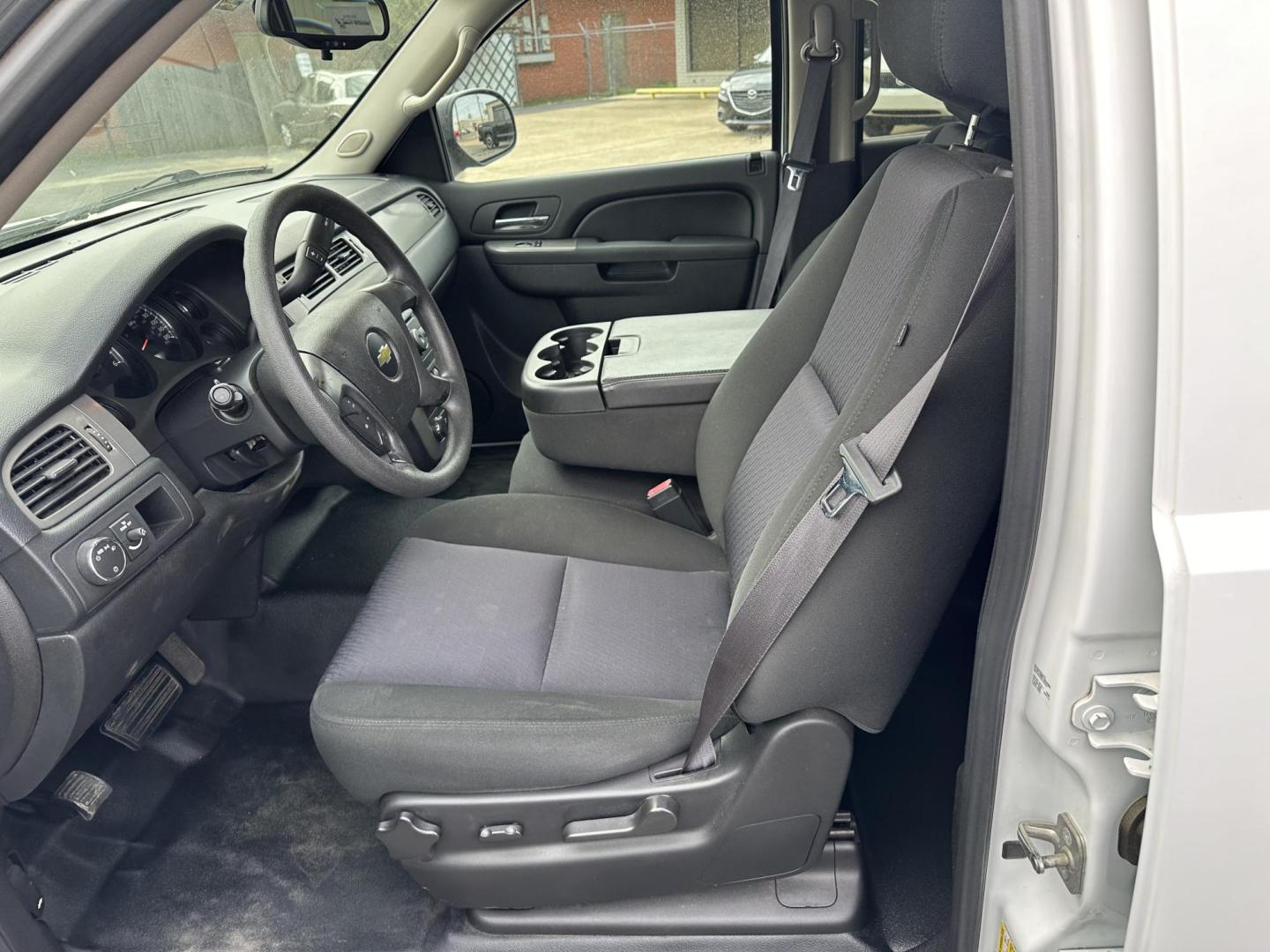 2012 Chevrolet Suburban FL 1500 2WD (1GNSC5E00CR) with an 5.3L V8 OHV 16V FFV engine, 6-Speed Automatic transmission, located at 419 N 18th St., Monroe, LA, 71201, (318) 410-9250, 32.514370, -92.105133 - Photo#1