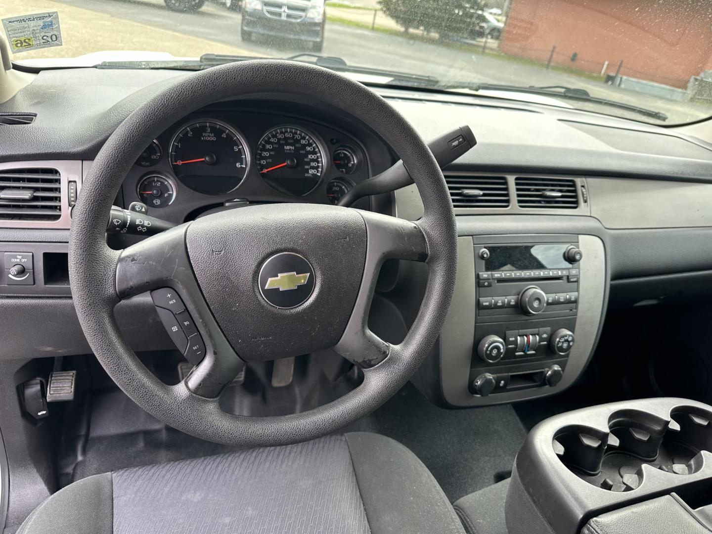 2012 Chevrolet Suburban FL 1500 2WD (1GNSC5E00CR) with an 5.3L V8 OHV 16V FFV engine, 6-Speed Automatic transmission, located at 419 N 18th St., Monroe, LA, 71201, (318) 410-9250, 32.514370, -92.105133 - Photo#2