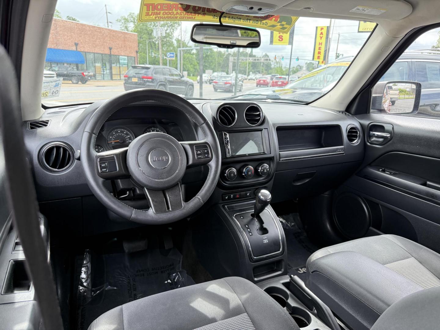 2015 Jeep Patriot Latitude 4WD (1C4NJRFB8FD) with an 2.4L L4 DOHC 16V engine, located at 419 N 18th St., Monroe, LA, 71201, (318) 410-9250, 32.514370, -92.105133 - Photo#3