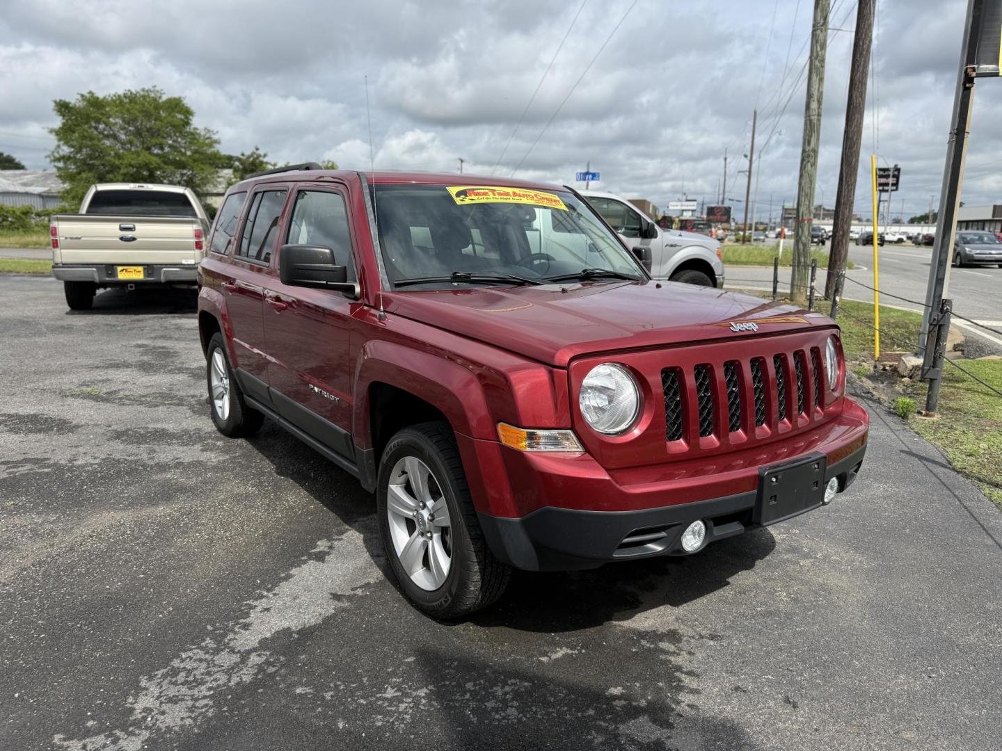 2015 Jeep Patriot Latitude 4WD (1C4NJRFB8FD) with an 2.4L L4 DOHC 16V engine, located at 419 N 18th St., Monroe, LA, 71201, (318) 410-9250, 32.514370, -92.105133 - Photo#0