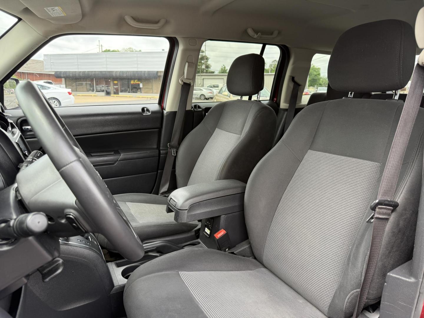 2015 Jeep Patriot Latitude 4WD (1C4NJRFB8FD) with an 2.4L L4 DOHC 16V engine, located at 419 N 18th St., Monroe, LA, 71201, (318) 410-9250, 32.514370, -92.105133 - Photo#2