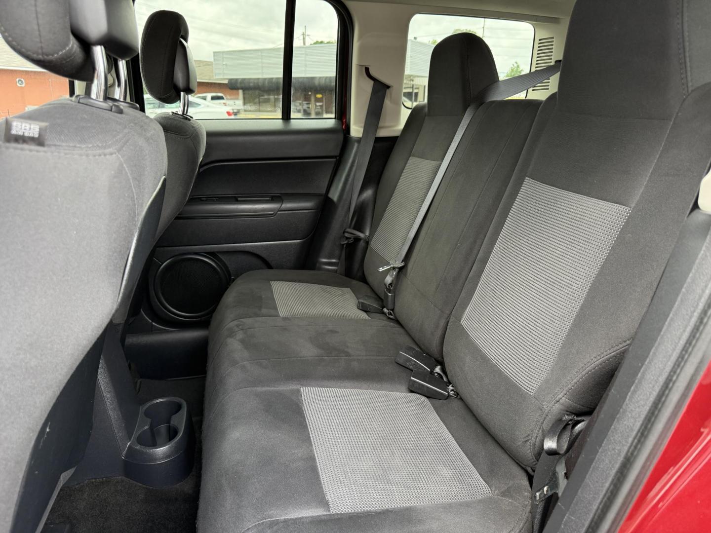 2015 Jeep Patriot Latitude 4WD (1C4NJRFB8FD) with an 2.4L L4 DOHC 16V engine, located at 419 N 18th St., Monroe, LA, 71201, (318) 410-9250, 32.514370, -92.105133 - Photo#4