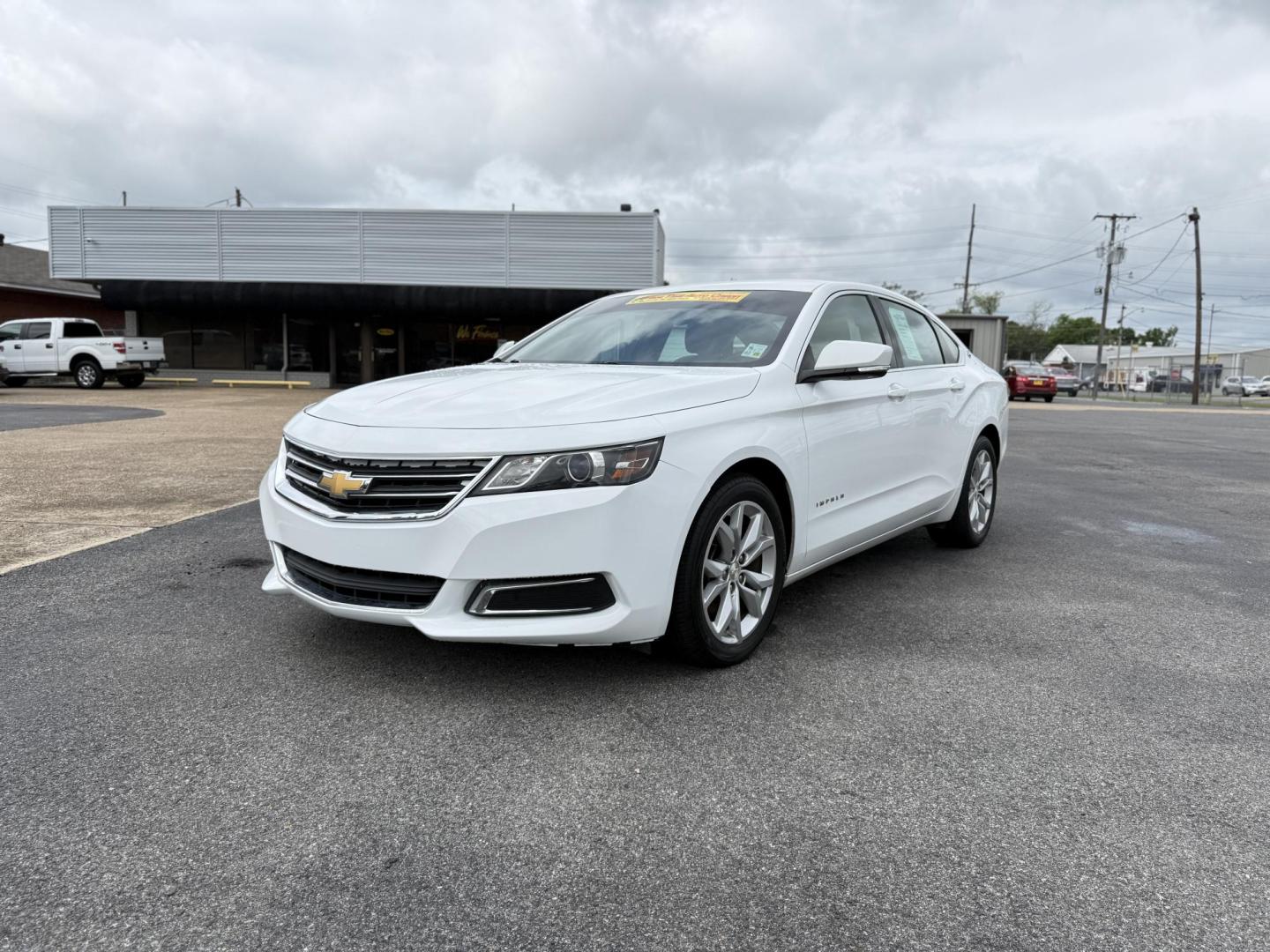 2017 Chevrolet Impala LT (1G1105S3XHU) with an 3.6L V6 DOHC 24V engine, 6A transmission, located at 419 N 18th St., Monroe, LA, 71201, (318) 410-9250, 32.514370, -92.105133 - Photo#0