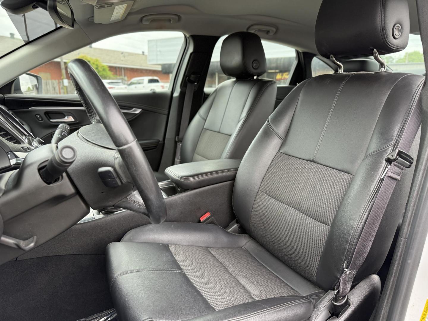 2017 Chevrolet Impala LT (1G1105S3XHU) with an 3.6L V6 DOHC 24V engine, 6A transmission, located at 419 N 18th St., Monroe, LA, 71201, (318) 410-9250, 32.514370, -92.105133 - Photo#2