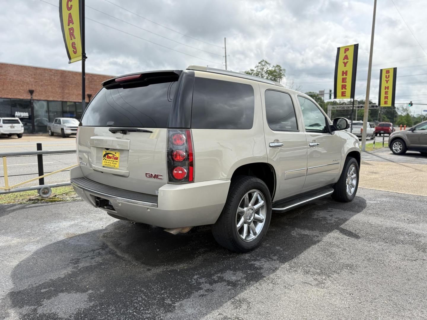 2011 GMC Yukon Denali 2WD (1GKS1EEFXBR) with an 6.2L V8 OHV 16V engine, 4-Speed Automatic transmission, located at 419 N 18th St., Monroe, LA, 71201, (318) 410-9250, 32.514370, -92.105133 - Photo#1