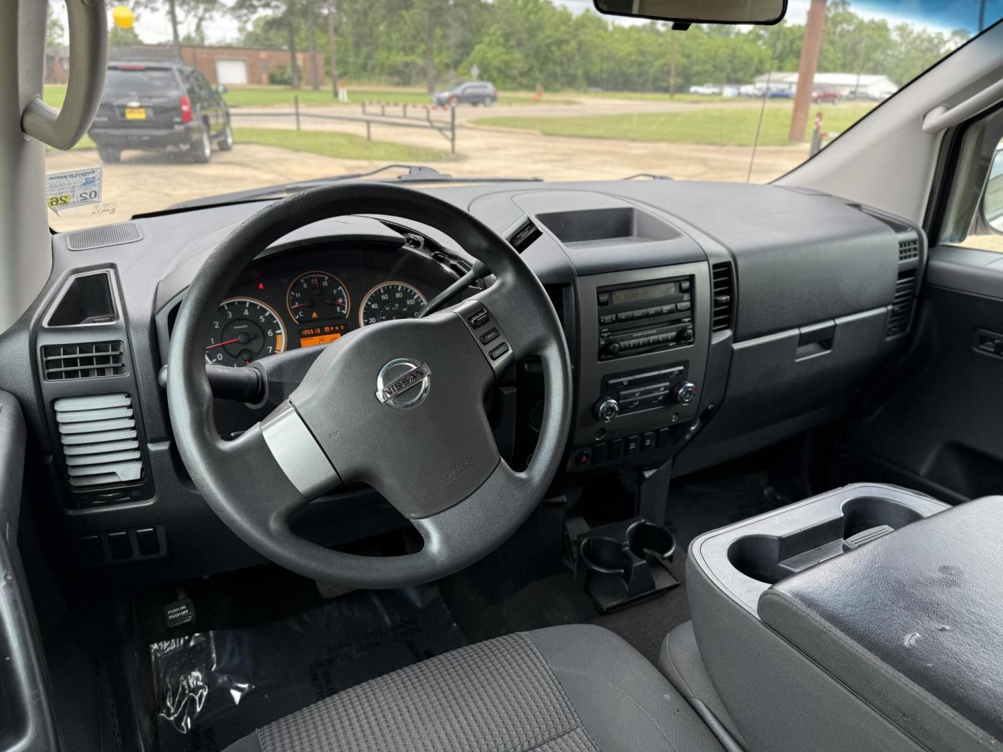 2009 Nissan Titan LE Crew Cab 2WD SWB (1N6BA07D59N) with an 5.6L V8 DOHC 32V FFV engine, 5-Speed Automatic Overdrive transmission, located at 419 N 18th St., Monroe, LA, 71201, (318) 410-9250, 32.514370, -92.105133 - Photo#2